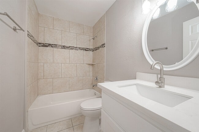 Building Photo - 8714 Valley Flag Dr