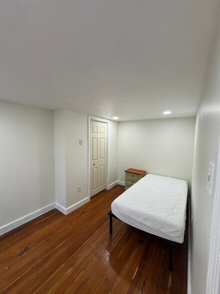 Building Photo - 2422 Brown St