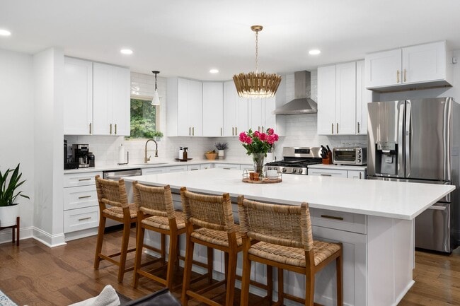 Building Photo - Home for rent in Homewood