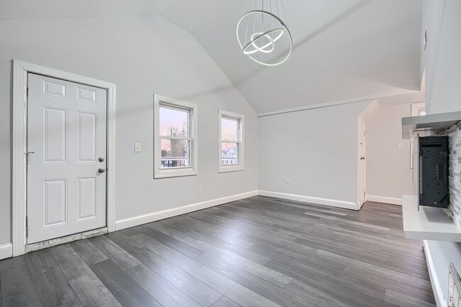 Building Photo - 4012 Fernhill Ave