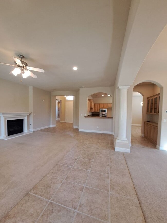 Building Photo - Charming 4 Bedroom House To Call Home!