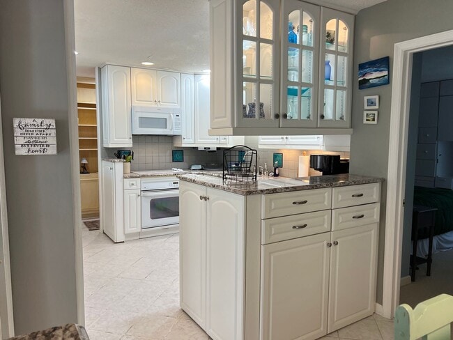 Building Photo - Furnished Waterfront Condo in Hilton Head Plantation - Mariners Pt