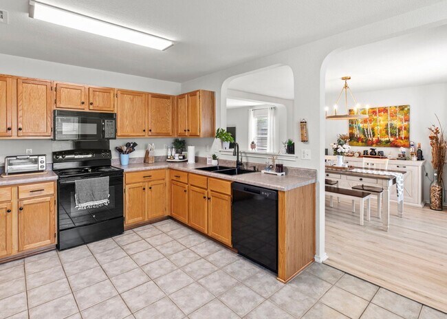 Building Photo - Charming 3-Bedroom Home in a Convenient Lo...