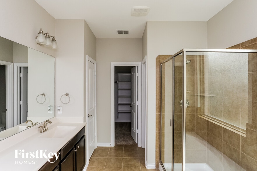 Building Photo - 150 Cameron Dr