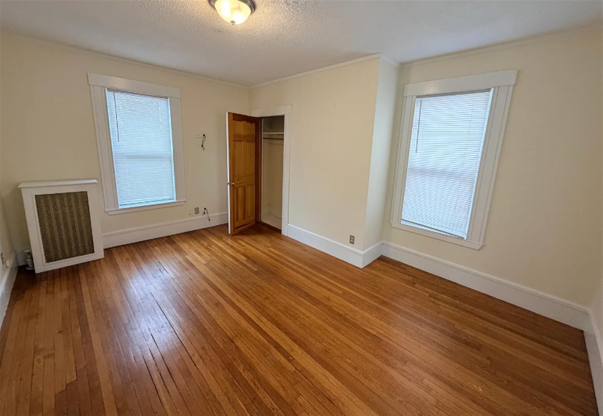 Building Photo - 158 Holland St