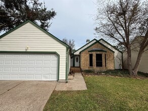 Building Photo - 16715 Dale Oak Way