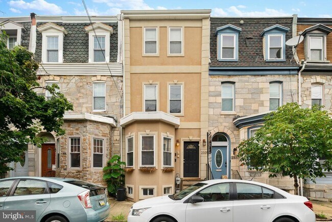 Building Photo - 2339 Catharine St