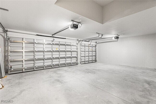 Building Photo - 1206 SW 20th Ave