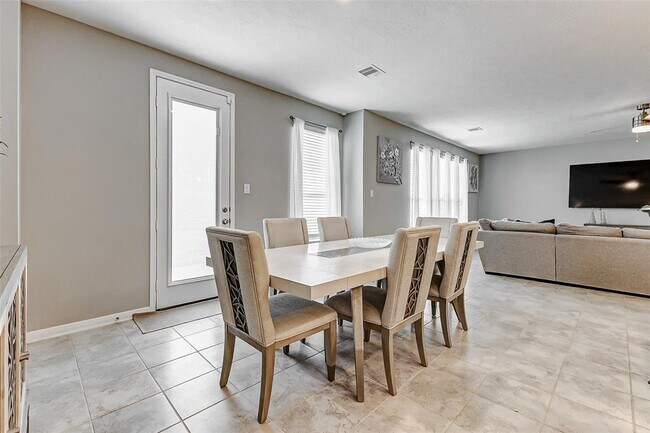 Building Photo - 2939 Lazarina Ln