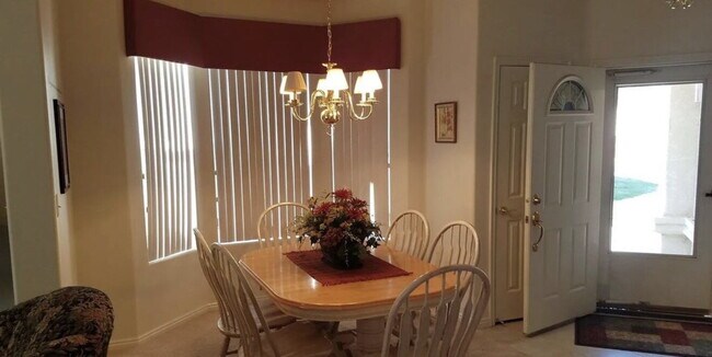 Building Photo - Furnished Quaint, Quiet Location, Centrally Located, 2 Bed 2.5 Bath