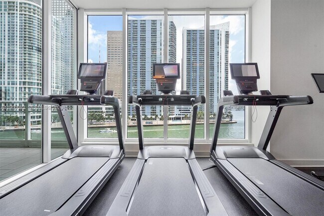 Building Photo - 900 Brickell Key Blvd