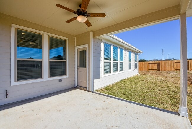 Building Photo - 8106 Royal Palm Ct