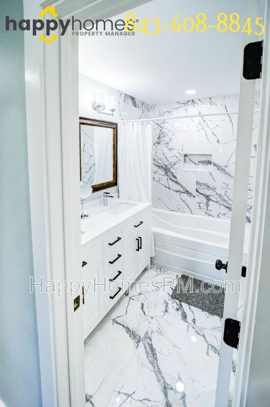 Building Photo - 2011 N Hwy 17