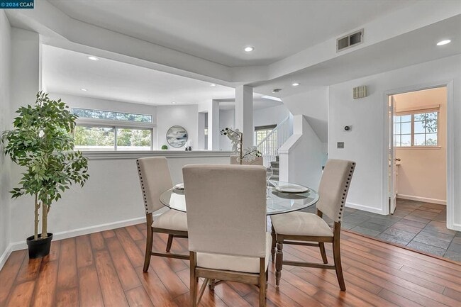 Building Photo - 618 Palomino Dr