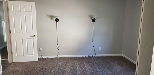 Building Photo - newly updated 2 bedroom 1 bath
