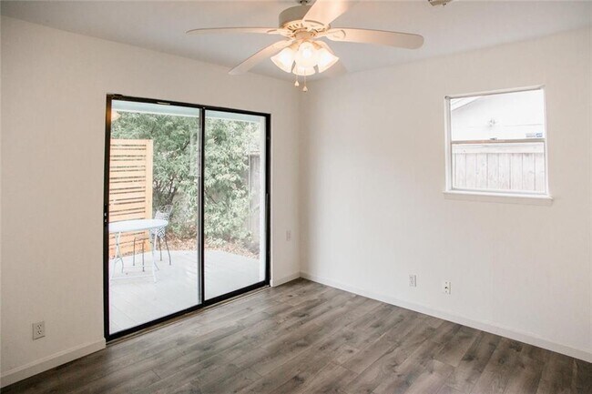 Building Photo - 5139 Meadow Creek Dr