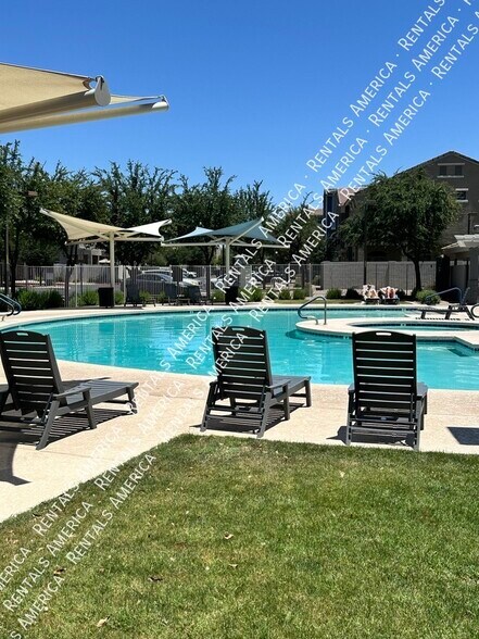 Building Photo - 2401 E Rio Salado Pky
