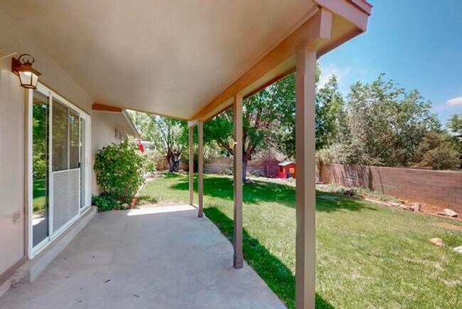 Building Photo - Picture Perfect 3 Bedroom Home in Southeas...