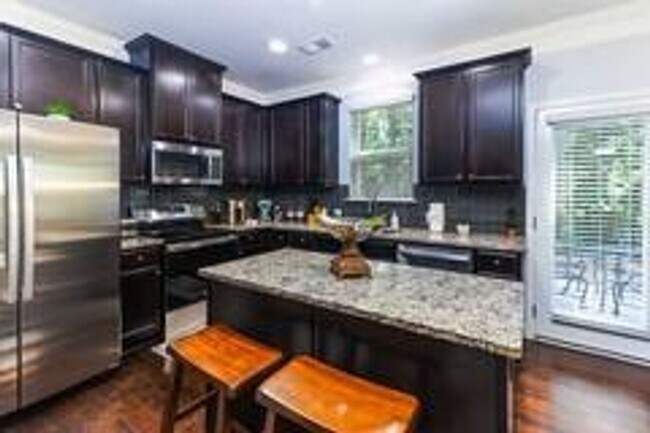 Building Photo - Charming 3BR Townhome in Lilburn