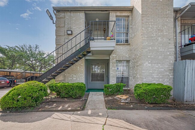 Building Photo - 6500 Sands Point Dr