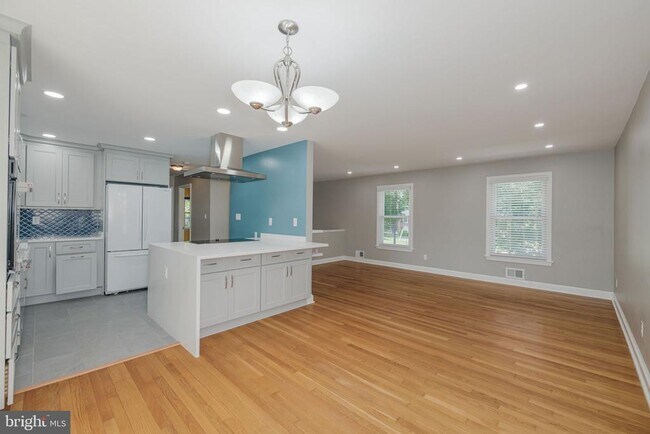 Building Photo - 5002 Talbois Pl