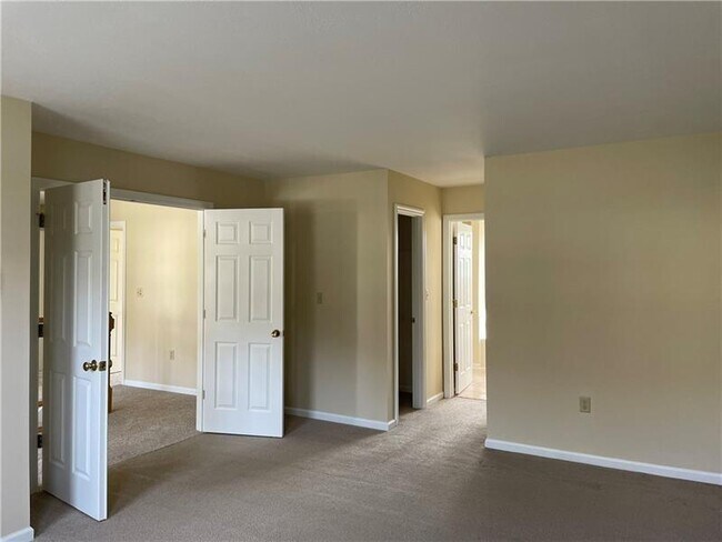 Building Photo - 204 Quail Ct