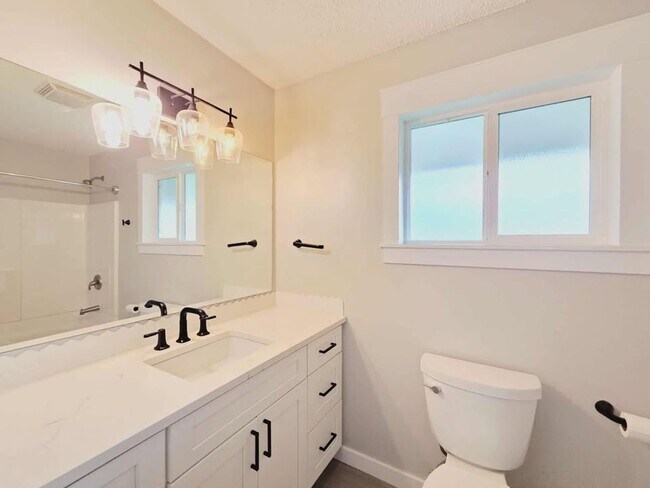 Building Photo - 20/22 Poplar Ave.