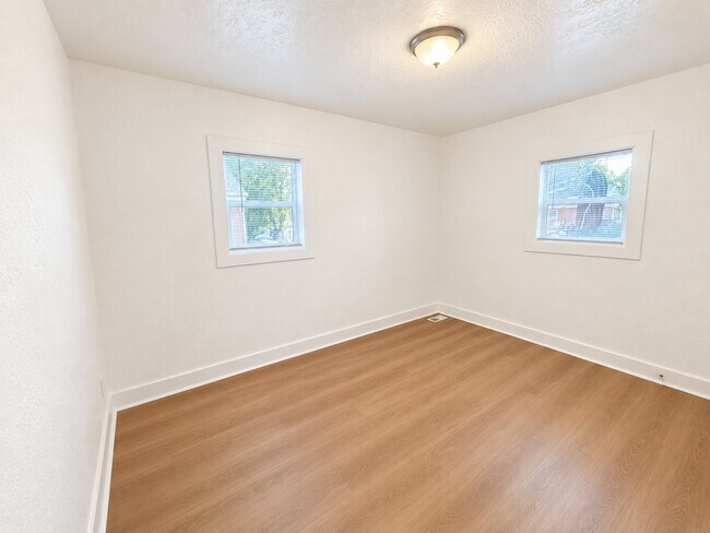 Building Photo - 458 E Lambourne Ave