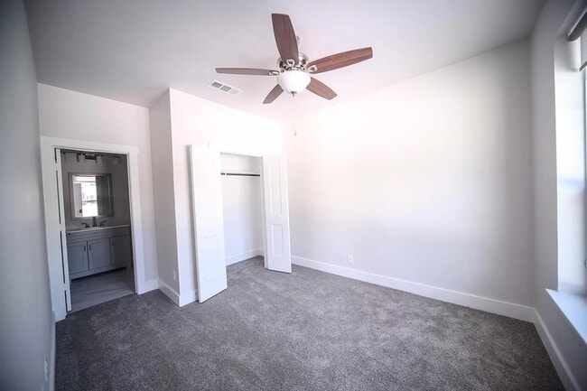 Building Photo - 2340 Benbrook Dr