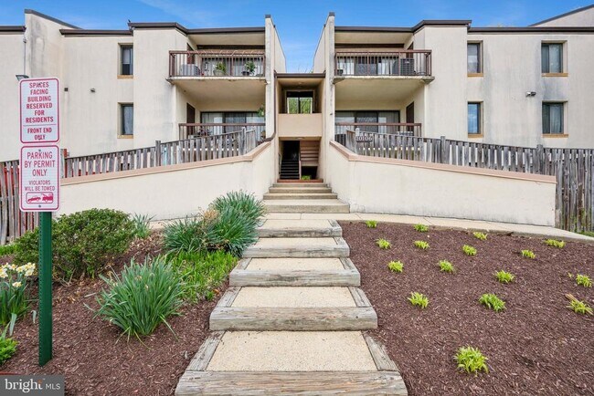 Building Photo - 10106 Campus Way S