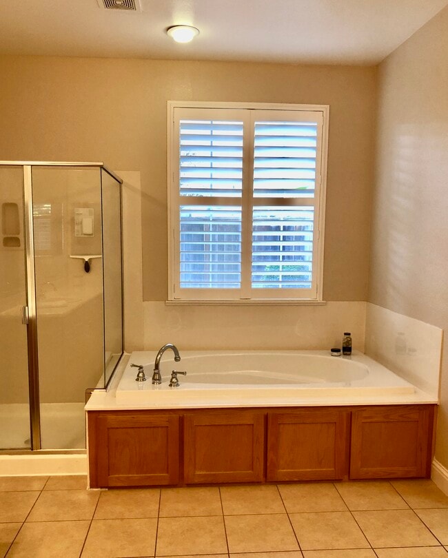 Building Photo - 550 Triple Crown Ct