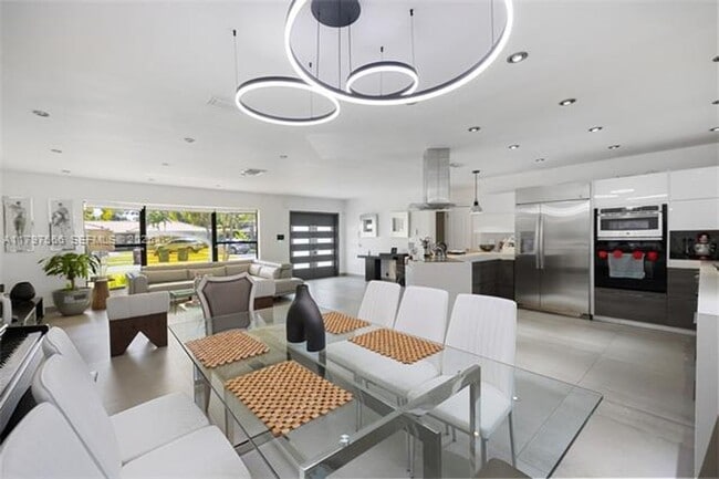 Building Photo - 20375 NE 22nd Pl