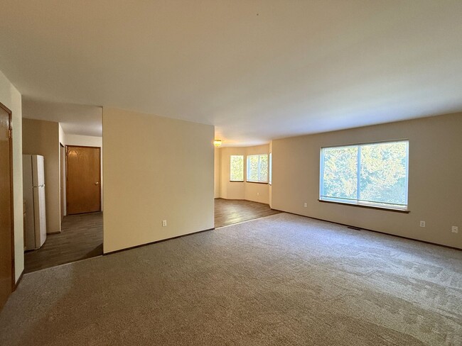 Building Photo - Single Story Duplex - Near Lake Goodwin