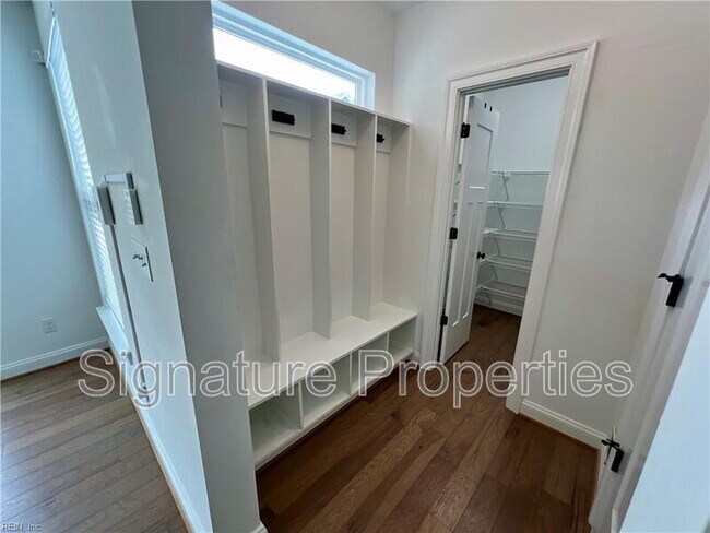 Building Photo - 309 Cairns Rd