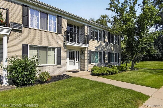 Building Photo - 100 W Hickory Grove Rd