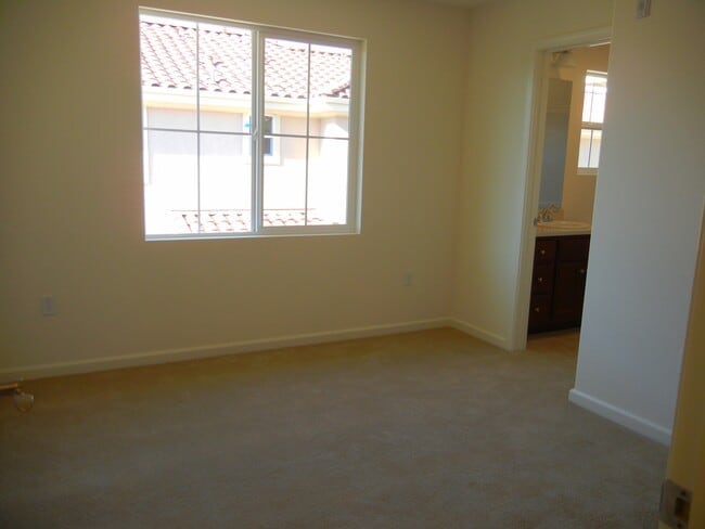 Building Photo - 110 Heligan Ln