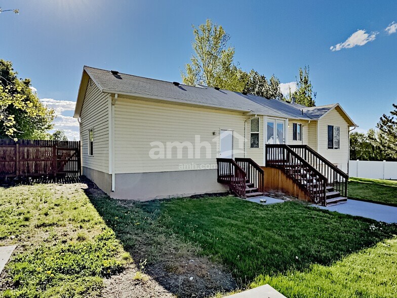 Building Photo - 793 E 890 N