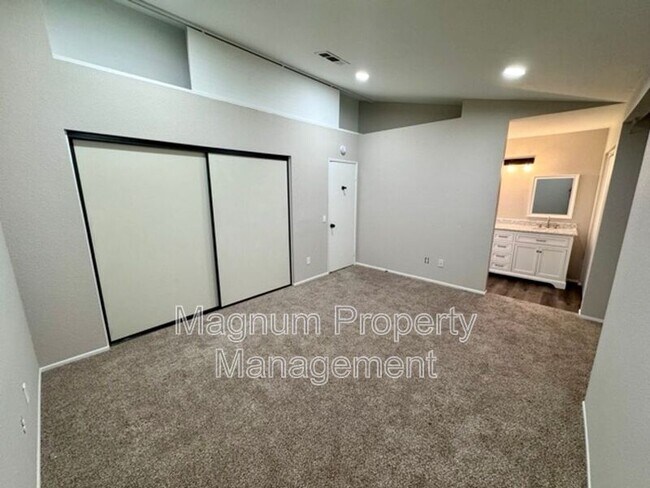 Building Photo - 39739 Creative Dr