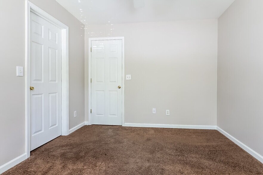 Building Photo - 2965 Lenora Springs Dr