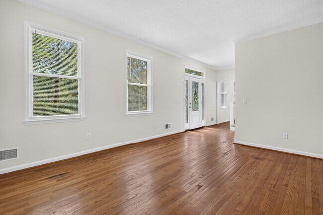 Building Photo - Beautiful home in Spring Valley