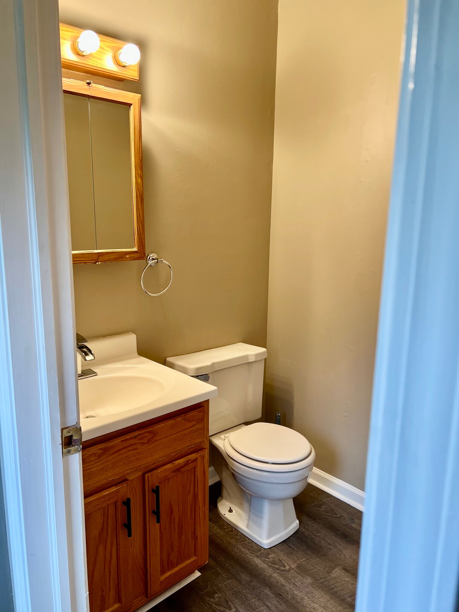 Half bathroom - 640 Jefferson St