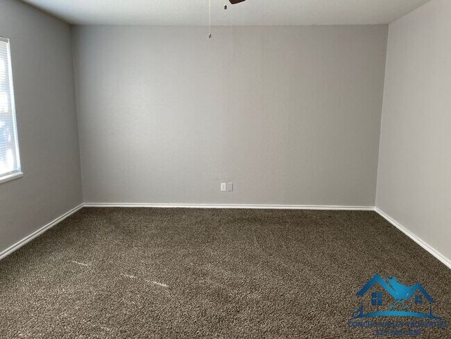 Building Photo - 1225 Kenwood Dr