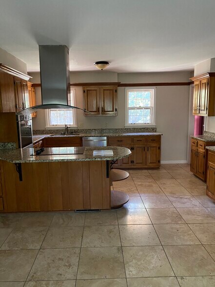 Kitchen - 63 Shady Glen Rd