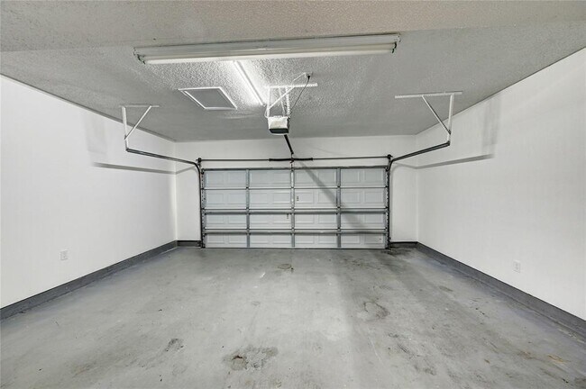 Building Photo - 921 Marine Dr
