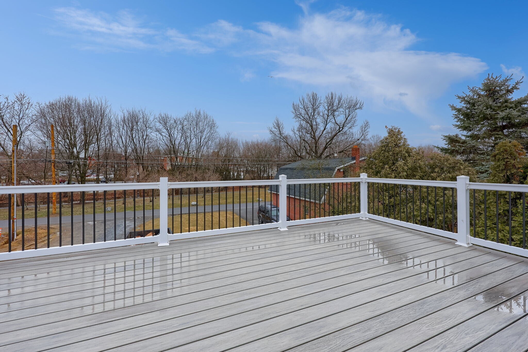 Building Photo - 231 E Main St