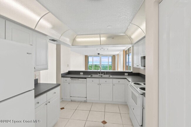 Building Photo - 1755 N Hwy A1A