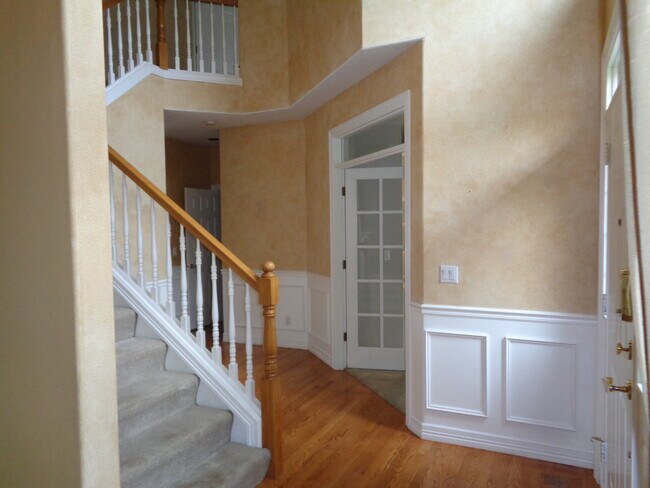 Building Photo - 17083 SW Arbutus Dr