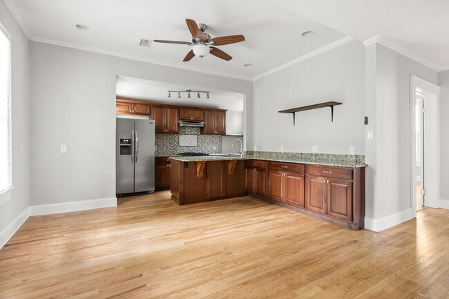Building Photo - 925 Greenwood Ave NE