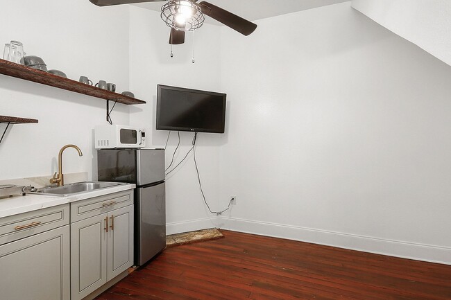 Building Photo - 2120-2122 New Orleans St.