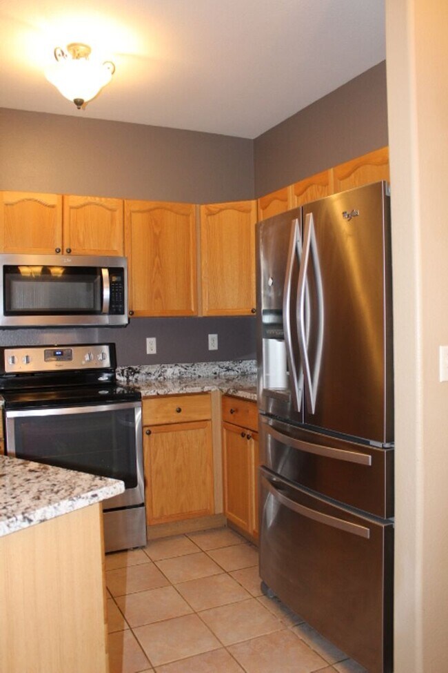 Building Photo - Littleton 2 br/2 ba Condo in Mountain Gate III!